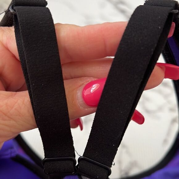 Victoria’s Secret Geometric Pattern Front Zip Sport Bra Size 32C - Picture 10 of 13